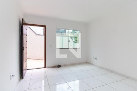 Sala de casa de condomínio à venda com 2 quartos, 50m² em Vila Carmosina, São Paulo