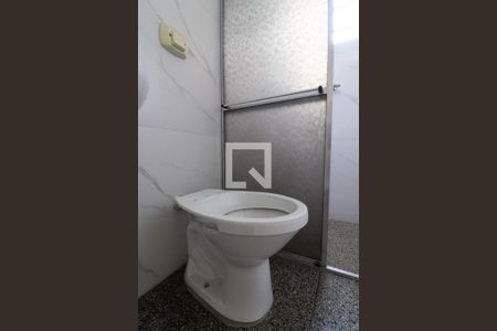 Banheiro de apartamento à venda com 1 quarto, 40m² em Protásio Alves, Porto Alegre