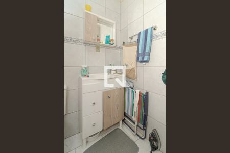 Banheiro  de kitnet/studio à venda com 0 quarto, 32m² em Passo D’areia, Porto Alegre