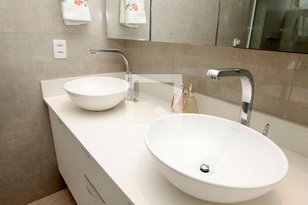 Apartamento para alugar com 235m², 3 quartos e 2 vagasBanheiro Quarto 1 Suíte