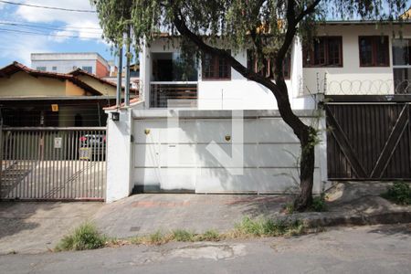 Fachada de casa à venda com 4 quartos, 250m² em Vila Paquetá, Belo Horizonte