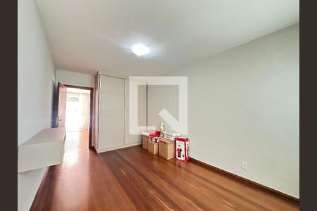 Apartamento à venda com 360m², 4 quartos e 2 vagasQuarto 4