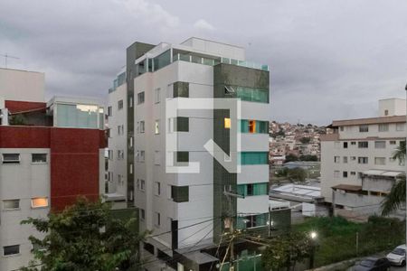 Apartamento à venda com 95m², 3 quartos e 2 vagasQuarto 1 - Vista