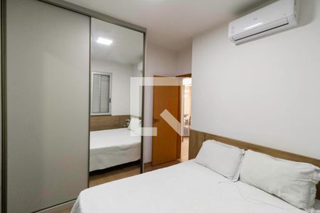 Apartamento à venda com 95m², 3 quartos e 2 vagasQuarto 2