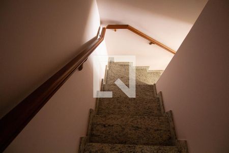 Casa de condomínio para alugar com 72m², 2 quartos e 1 vagaEscada