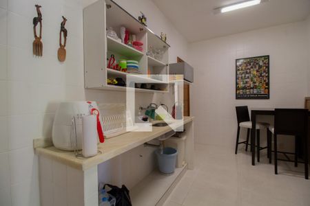 Casa à venda com 550m², 4 quartos e 5 vagasCozinha da Casa de hóspedes 