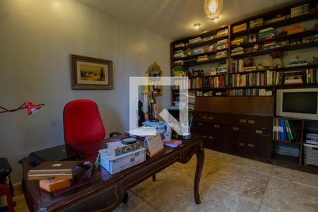 Casa à venda com 550m², 4 quartos e 5 vagasEscritório