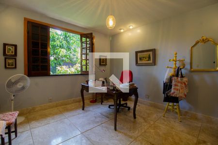 Casa à venda com 550m², 4 quartos e 5 vagasEscritório