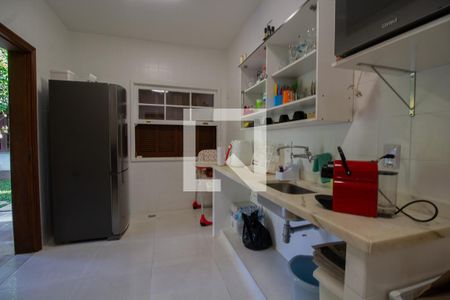 Casa à venda com 550m², 4 quartos e 5 vagasCozinha da Casa de hóspedes 