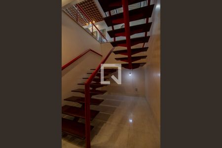Casa à venda com 550m², 4 quartos e 5 vagasEscada