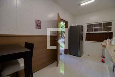 Casa à venda com 550m², 4 quartos e 5 vagasCozinha da Casa de hóspedes 