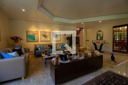 Casa à venda com 550m², 4 quartos e 5 vagasSala 