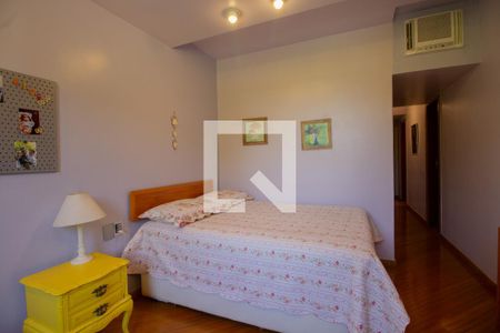 Casa à venda com 550m², 4 quartos e 5 vagasQuarto 2 - Suíte