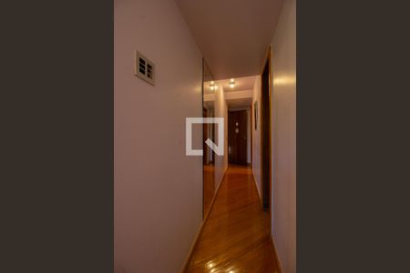 Casa à venda com 550m², 4 quartos e 5 vagasCorredor  