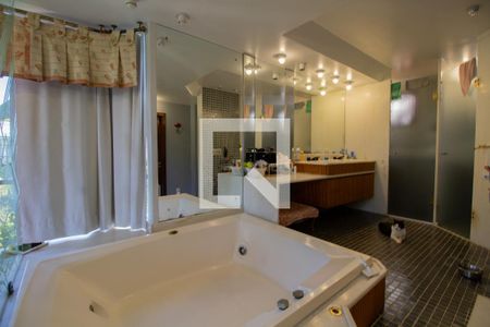 Casa à venda com 550m², 4 quartos e 5 vagasBanheiro da Suíte 1