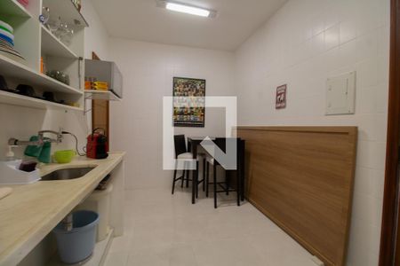 Casa à venda com 550m², 4 quartos e 5 vagasCozinha da Casa de hóspedes 