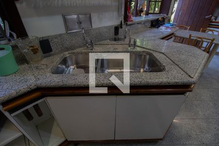 Casa à venda com 550m², 4 quartos e 5 vagasCozinha - Torneira