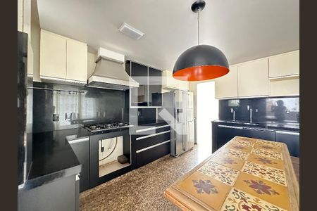 Apartamento à venda com 350m², 4 quartos e 4 vagas Apartamento à venda com 350m², 4 quartos e 4 vagasCozinha