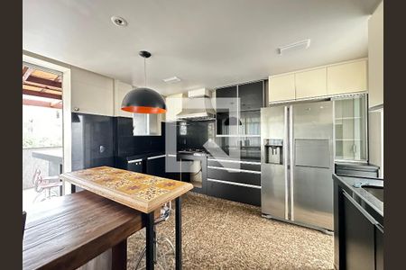 Apartamento à venda com 350m², 4 quartos e 4 vagas Apartamento à venda com 350m², 4 quartos e 4 vagasCozinha