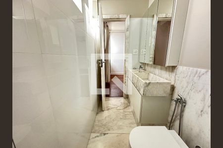 Apartamento à venda com 350m², 4 quartos e 4 vagas Apartamento à venda com 350m², 4 quartos e 4 vagasBanheiro 3