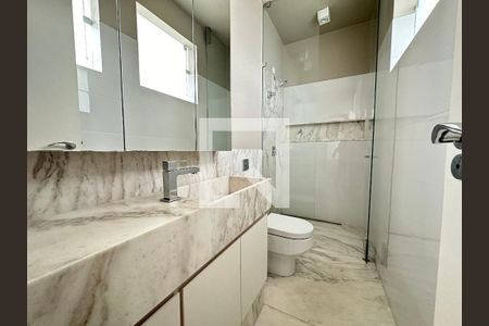 Apartamento à venda com 350m², 4 quartos e 4 vagas Apartamento à venda com 350m², 4 quartos e 4 vagasBanheiro 3