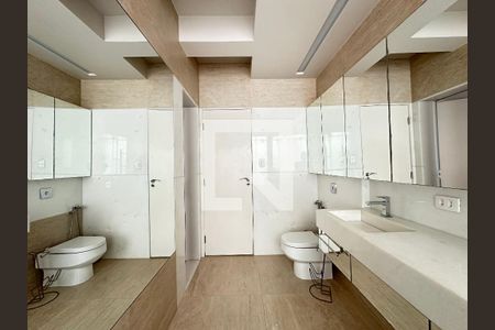 Apartamento à venda com 350m², 4 quartos e 4 vagas Apartamento à venda com 350m², 4 quartos e 4 vagasBanheiro 2