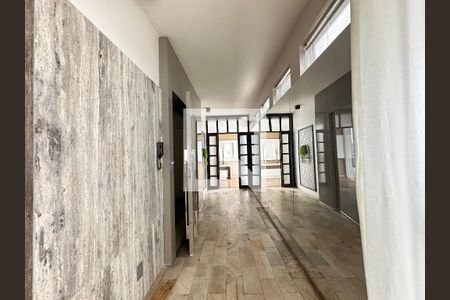 Apartamento à venda com 350m², 4 quartos e 4 vagas Apartamento à venda com 350m², 4 quartos e 4 vagasEntrada