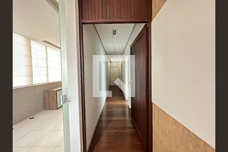 Apartamento à venda com 350m², 4 quartos e 4 vagas Apartamento à venda com 350m², 4 quartos e 4 vagasCorredor