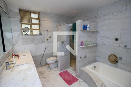Apartamento à venda com 290m², 4 quartos e 1 vagaBanheiro da Suíte