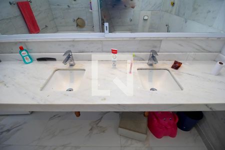 Apartamento à venda com 290m², 4 quartos e 1 vagaBanheiro da Suíte