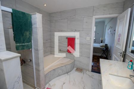 Apartamento à venda com 290m², 4 quartos e 1 vagaBanheiro da Suíte