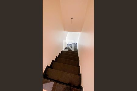 Escada de casa à venda com 3 quartos, 193m² em Vila Camilopolis, Santo André