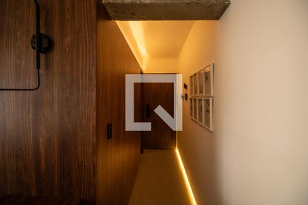 Apartamento à venda com 56m², 1 quarto e 1 vaga Apartamento à venda com 56m², 1 quarto e 1 vagaPorta de entrada, iluminação cênica