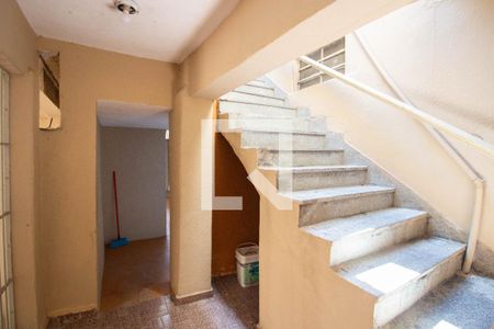 Casa à venda com 410m², 5 quartos e sem vaga Casa à venda com 410m², 5 quartos e sem vagaEscada