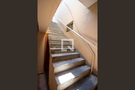 Casa à venda com 410m², 5 quartos e sem vaga Casa à venda com 410m², 5 quartos e sem vagaEscada