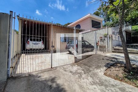 Casa à venda com 252m², 3 quartos e 3 vagasFachada