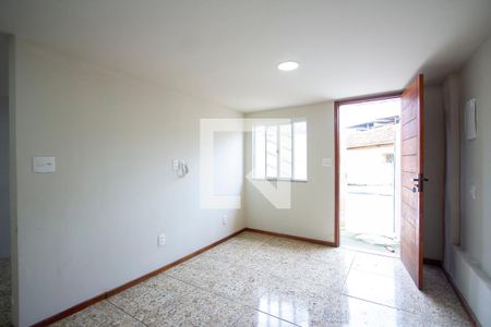 Sala de apartamento para alugar com 2 quartos, 60m² em Galo Branco, São Gonçalo