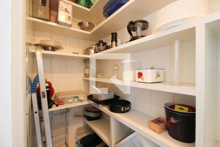 Apartamento à venda com 228m², 4 quartos e 4 vagasDespensa