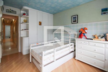 Apartamento à venda com 228m², 4 quartos e 4 vagasQuarto 2