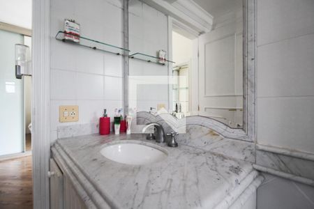 Apartamento à venda com 228m², 4 quartos e 4 vagasBanheiro 3