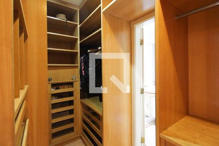 Apartamento à venda com 228m², 4 quartos e 4 vagasCloset do quarto