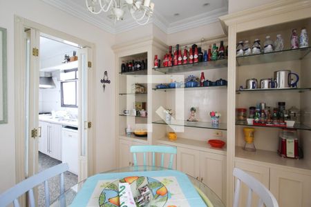 Apartamento à venda com 228m², 4 quartos e 4 vagasCopa