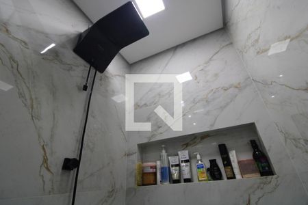 Casa à venda com 245m², 3 quartos e 4 vagasChuveiro banheiro da suíte