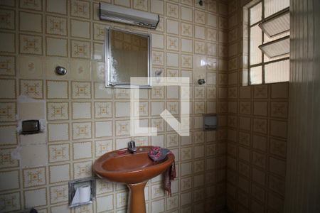 Casa à venda com 129m², 3 quartos e 3 vagasBanheiro 