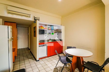 Sala e cozinha de apartamento para alugar com 1 quarto, 37m² em Centro, Jaboatão dos Guararapes