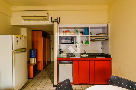 Sala e cozinha de apartamento para alugar com 1 quarto, 37m² em Centro, Jaboatão dos Guararapes