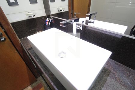 Casa para alugar com 250m², 3 quartos e 3 vagasBanheiro Social