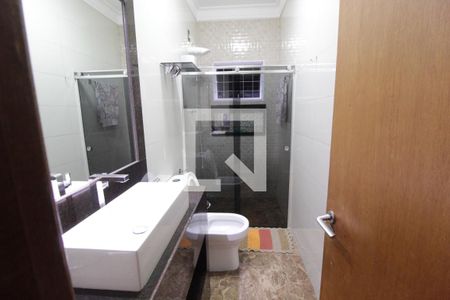Casa para alugar com 250m², 3 quartos e 3 vagasBanheiro Social