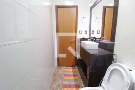 Casa para alugar com 250m², 3 quartos e 3 vagasBanheiro Social
