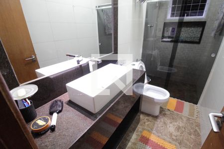 Casa para alugar com 250m², 3 quartos e 3 vagasBanheiro Social